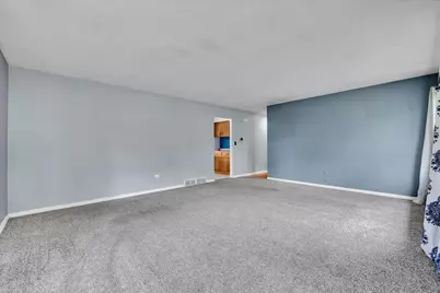 64 E Benton Street, Oswego, IL 60543 - Photo 4