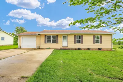 841 S High Street, Paxton, IL 60957 - Photo 1
