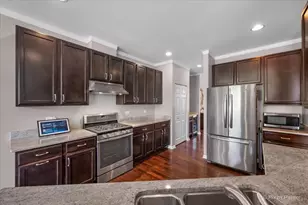 272 Bennett Dr, Carol Stream, IL 60188 - Photo 10