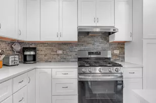 17W445 Butterfield Rd, Oakbrook Terrace, IL 60181 - Photo 6