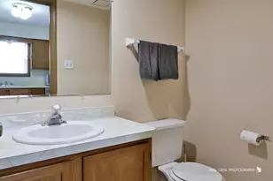 402 S Frontenac St, Aurora, IL 60504 - Photo 10