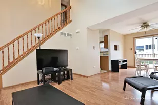 402 S Frontenac St, Aurora, IL 60504 - Photo 4