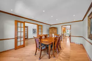 323 Ford Ln, Bartlett, IL 60103 - Photo 10
