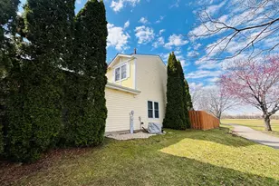 2022 Cardinal Dr, Glendale Heights, IL 60139 - Photo 22