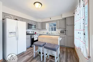 401 Linn Ave, Crystal Lake, IL 60014 - Photo 6