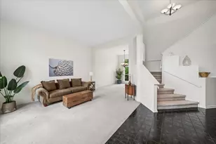 645 Chestnut Dr, Carol Stream, IL 60188 - Photo 2
