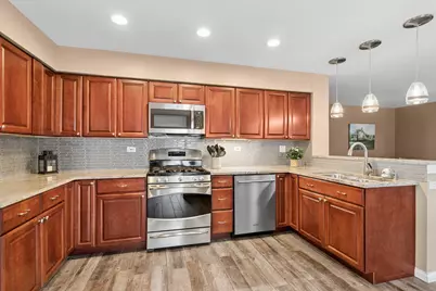 240 Paradise Parkway, Oswego, IL 60543 - Photo 10