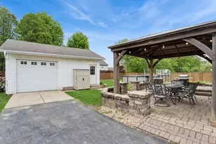 240 Paradise Pkwy, Oswego, IL 60543 - Photo 30