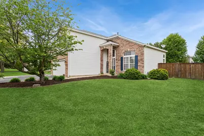 240 Paradise Parkway, Oswego, IL 60543 - Photo 2