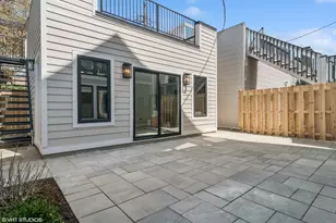 2062 W Belle Plaine Ave, Chicago, IL 60618 - Photo 28