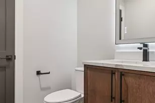 2062 W Belle Plaine Ave, Chicago, IL 60618 - Photo 22