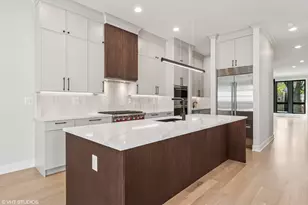 2062 W Belle Plaine Ave, Chicago, IL 60618 - Photo 10