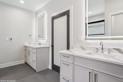 2062 W Belle Plaine Avenue, Chicago, IL 60618 - Photo 18