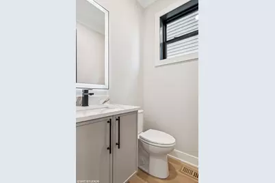 2062 W Belle Plaine Avenue, Chicago, IL 60618 - Photo 24