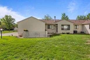 2412 Heritage Dr, Champaign, IL 61822 - Photo 2