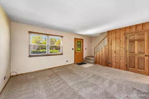 815 Mansfield Ct, Schaumburg, IL 60194 - Photo 4