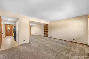 815 Mansfield Ct, Schaumburg, IL 60194 - Photo 2