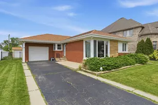 8130 W Berwyn Ave, Chicago, IL 60656 - Photo 2