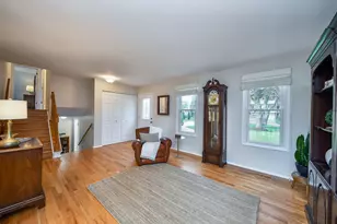 1174 Kent Ct, Wheaton, IL 60189 - Photo 2