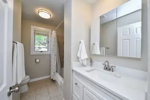 1174 Kent Ct, Wheaton, IL 60189 - Photo 10