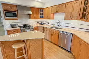 17W525 Concord Pl, Darien, IL 60561 - Photo 10
