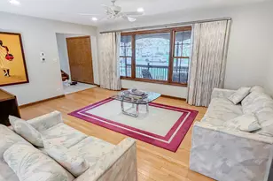 17W525 Concord Pl, Darien, IL 60561 - Photo 8