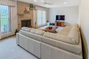 17W525 Concord Pl, Darien, IL 60561 - Photo 14