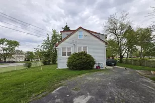 609 E 152nd St, Phoenix, IL 60426 - Photo 10