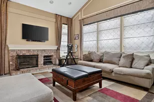 2072 Inverness Dr, Vernon Hills, IL 60061 - Photo 6