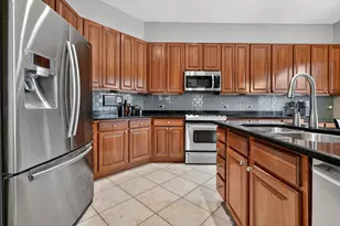 2072 Inverness Dr, Vernon Hills, IL 60061 - Photo 2