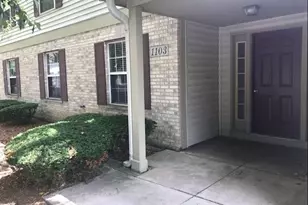 1103 Stratford Ct, Elgin, IL 60120 - Photo 2