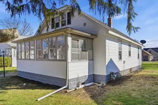 507 W 12th St, Sterling, IL 61081 - Photo 2