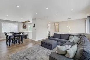 4721 Huntington Blvd, Hoffman Estates, IL 60192 - Photo 14