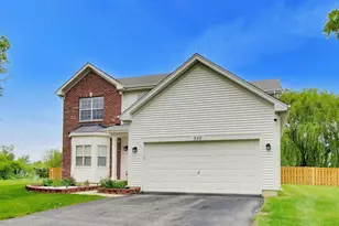 527 W Mara Lynn Ct, Round Lake, IL 60073 - Photo 1