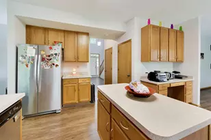 527 W Mara Lynn Ct, Round Lake, IL 60073 - Photo 4