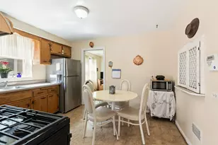 207 Brown Ave, Evanston, IL 60202 - Photo 8