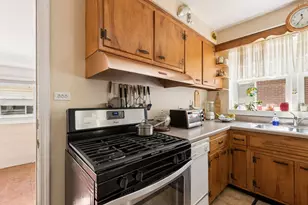 207 Brown Ave, Evanston, IL 60202 - Photo 10