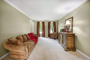 852 Sunrise Dr, South Elgin, IL 60177 - Photo 8