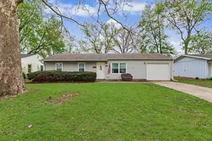 2405 Lawndale Dr, Champaign, IL 61821 - Photo 2