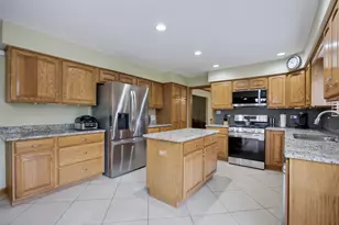 8903 Vail Ln, Woodridge, IL 60517 - Photo 2