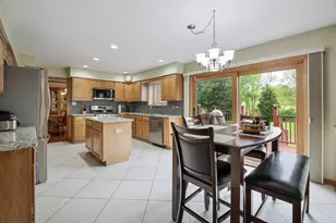 8903 Vail Ln, Woodridge, IL 60517 - Photo 4