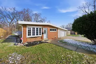 7932 W 98th Pl, Hickory Hills, IL 60457 - Photo 2