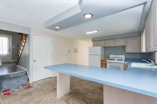 812 Geddes Ct, Winthrop Harbor, IL 60096 - Photo 10