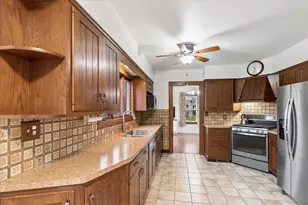 802 Kirkwood Ave, Winthrop Harbor, IL 60096 - Photo 10