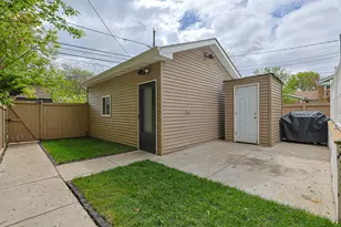 8711 Hamlin Ave, Skokie, IL 60076 - Photo 28
