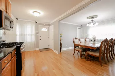 8711 Hamlin Avenue, Skokie, IL 60076 - Photo 14