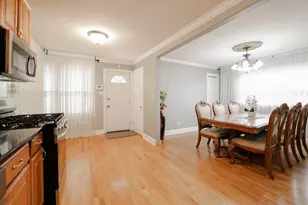 8711 Hamlin Ave, Skokie, IL 60076 - Photo 14