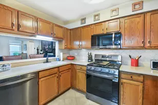 627 N Charter Hall Dr, Palatine, IL 60067 - Photo 12