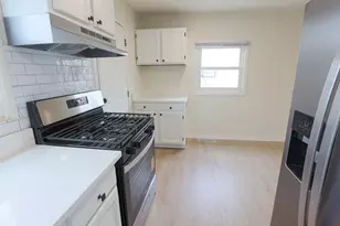 1733 Ballentine St, Waukegan, IL 60087 - Photo 8