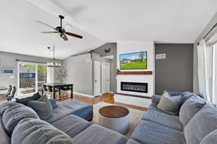 225 Cavin Ave, Winthrop Harbor, IL 60096 - Photo 2